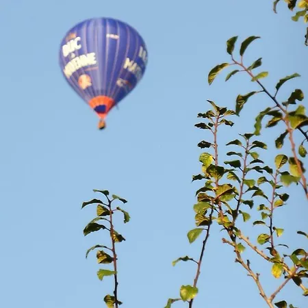 Casa de Férias Le Petit Verger, 1 Impasse De La Fenouillere 61330 *